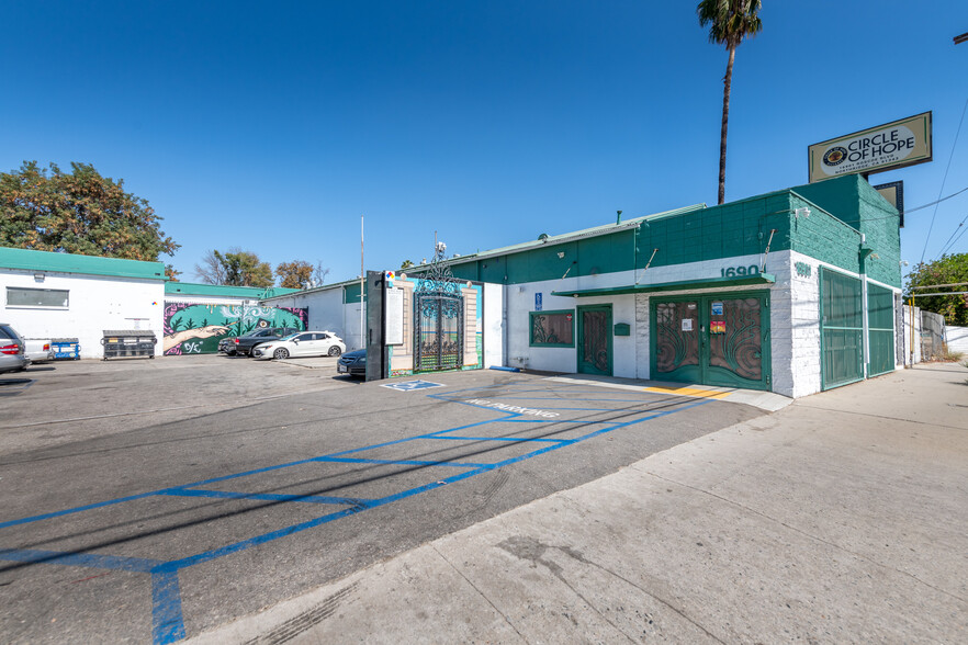 16901 Roscoe Blvd, Northridge, CA for sale - Building Photo - Image 1 of 1