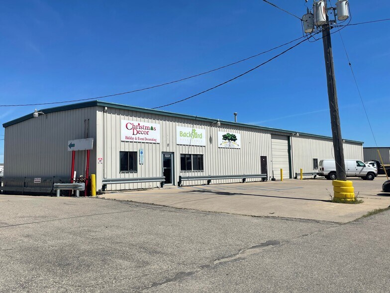 3215 Main Ave, Fargo, ND à louer - Photo du bâtiment - Image 3 de 16