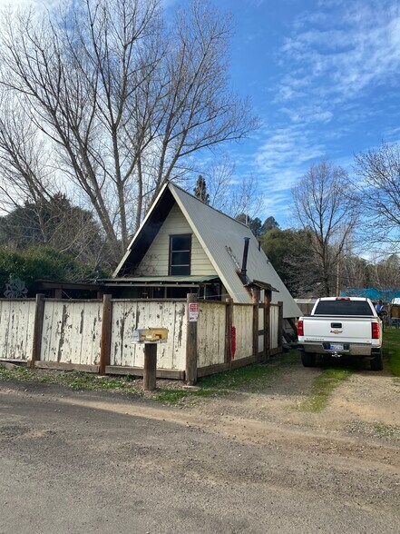 6065 State Highway 49 N, Mariposa, CA à vendre - Photo du bâtiment - Image 3 de 4