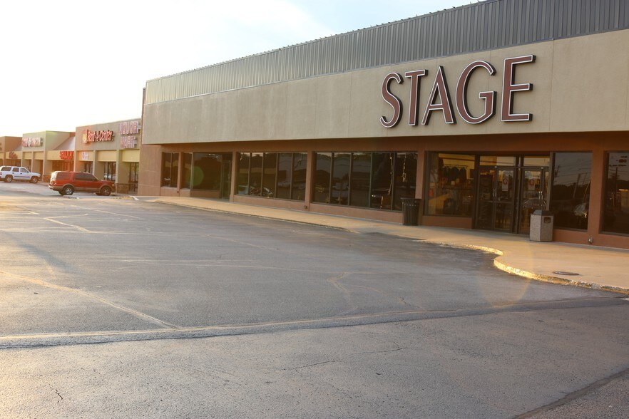 728-732 W New Orleans St, Broken Arrow, OK à louer - Photo du bâtiment - Image 3 de 11