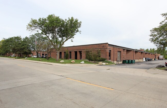 Plus de détails pour 3300-3398 Commercial Ave, Northbrook, IL - Industriel à louer