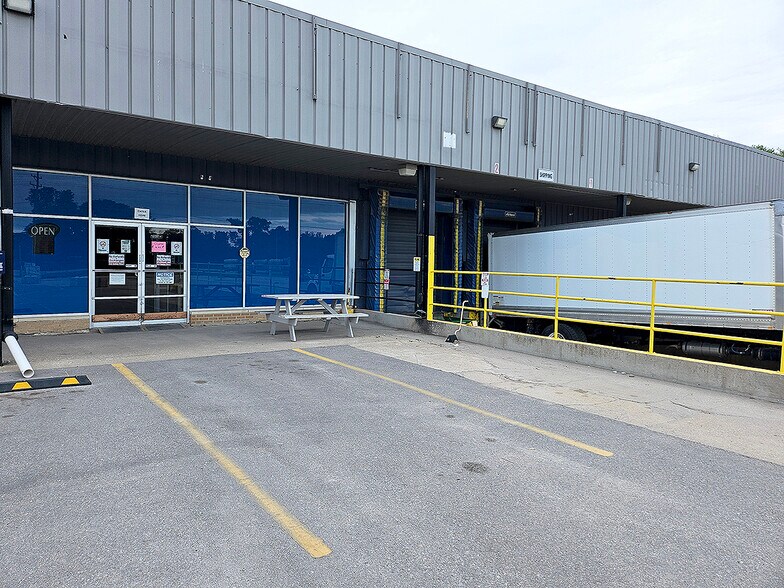 1337 W Kansas Ave, Mcpherson, KS à louer - Photo du bâtiment - Image 2 de 3