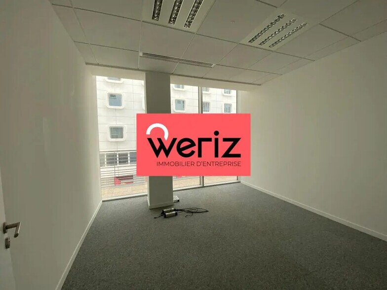 Office in Marseille for lease - Building Photo - Image 3 of 5