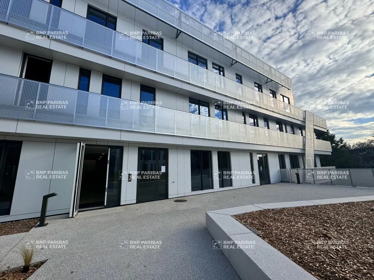 Office in Limonest for lease Primary Photo- Image 1 of 6