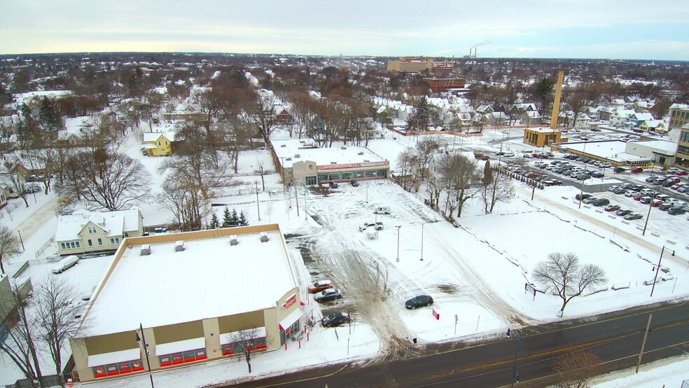 1065 N Clinton Ave, Rochester, NY à vendre - Photo du bâtiment - Image 2 de 25