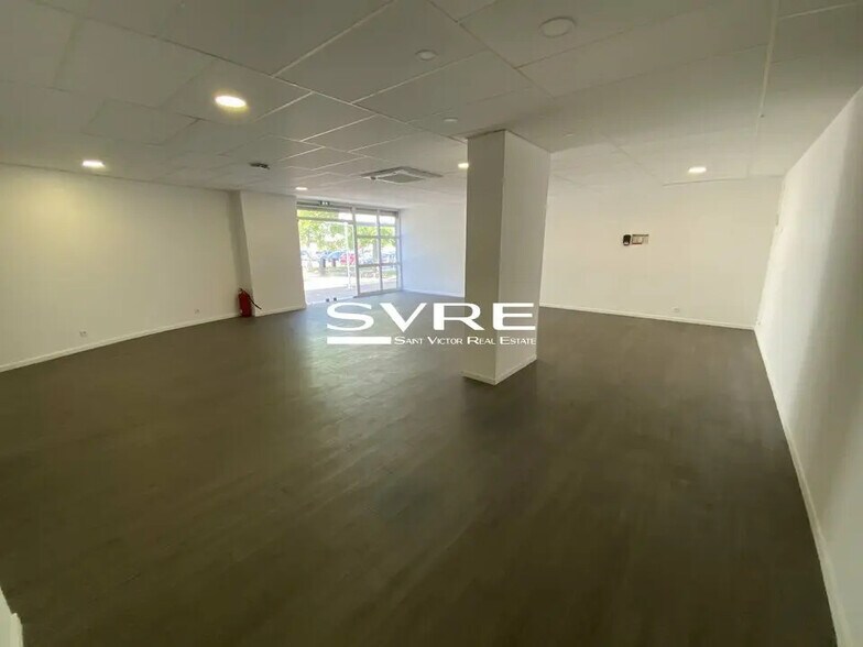 Retail in Vitrolles for lease - Interior Photo - Image 2 of 6
