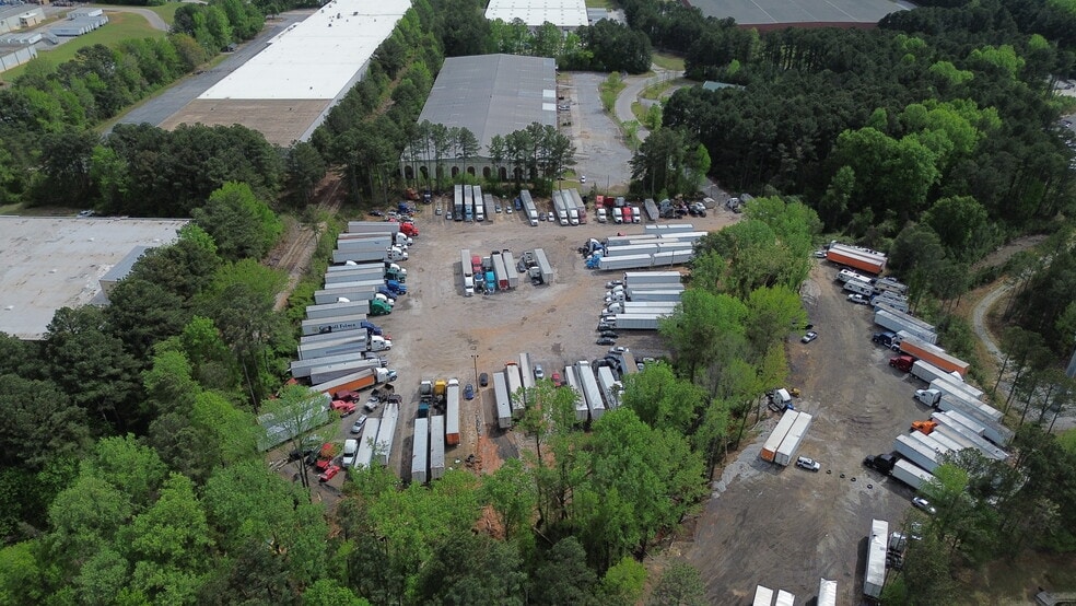 1933 Jabco Ct, Lithonia, GA for lease - Building Photo - Image 3 of 14