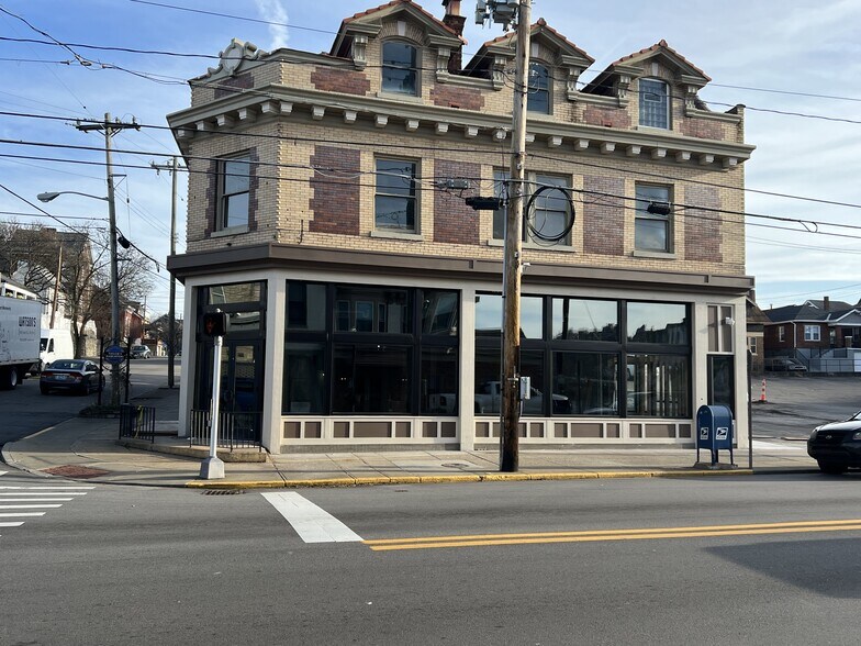 240 Fairfield Ave, Bellevue, KY à louer - Photo du bâtiment - Image 2 de 2