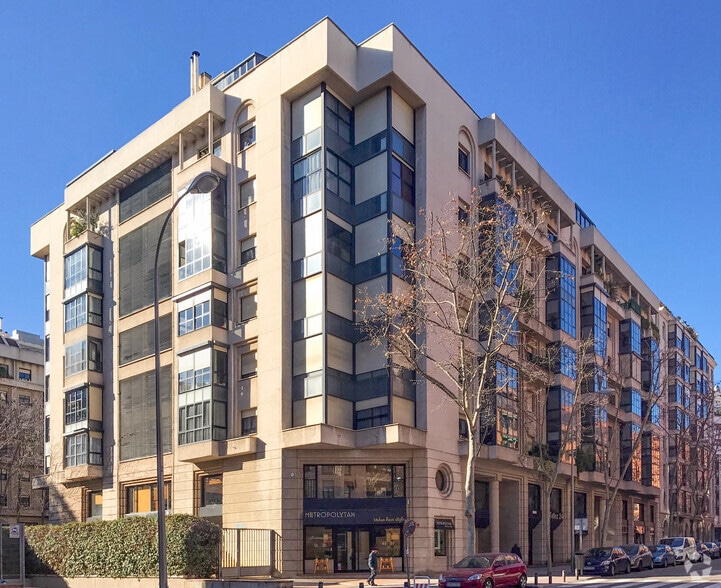 Calle de Téllez, 52, Madrid, Madrid for lease - Primary Photo - Image 1 of 2