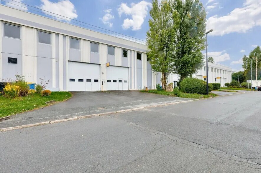 Flex in Lisses for lease - Building Photo - Image 3 of 8