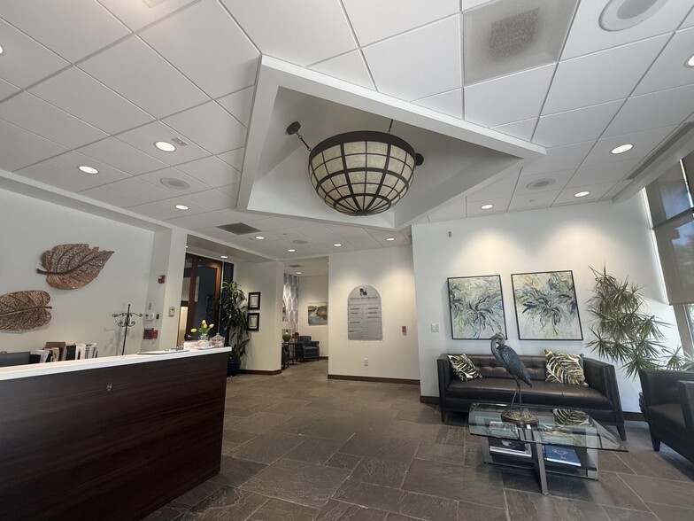 100 Riverview Dr, Savannah, GA for lease - Building Photo - Image 3 of 7