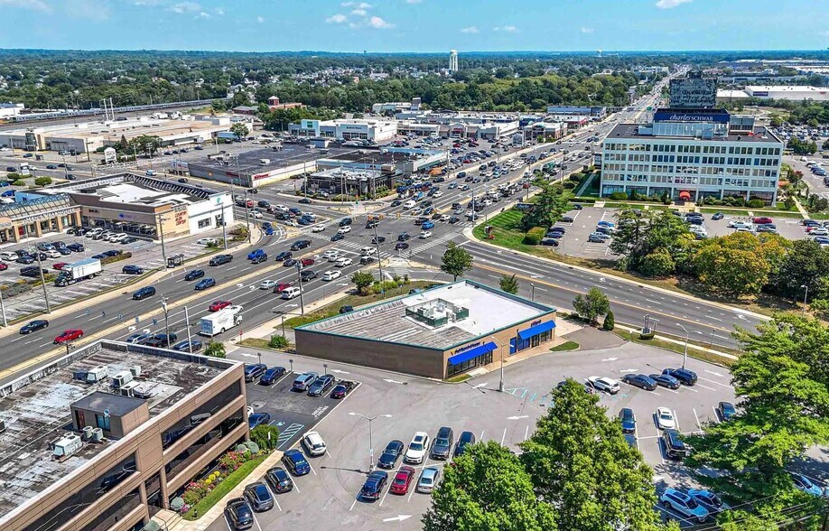 502 Old Country Rd, Garden City, NY à vendre - Photo du bâtiment - Image 1 de 2