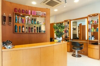 Commerce de détail dans Sant Just Desvern, Barcelona à louer Photo intérieure- Image 2 de 19