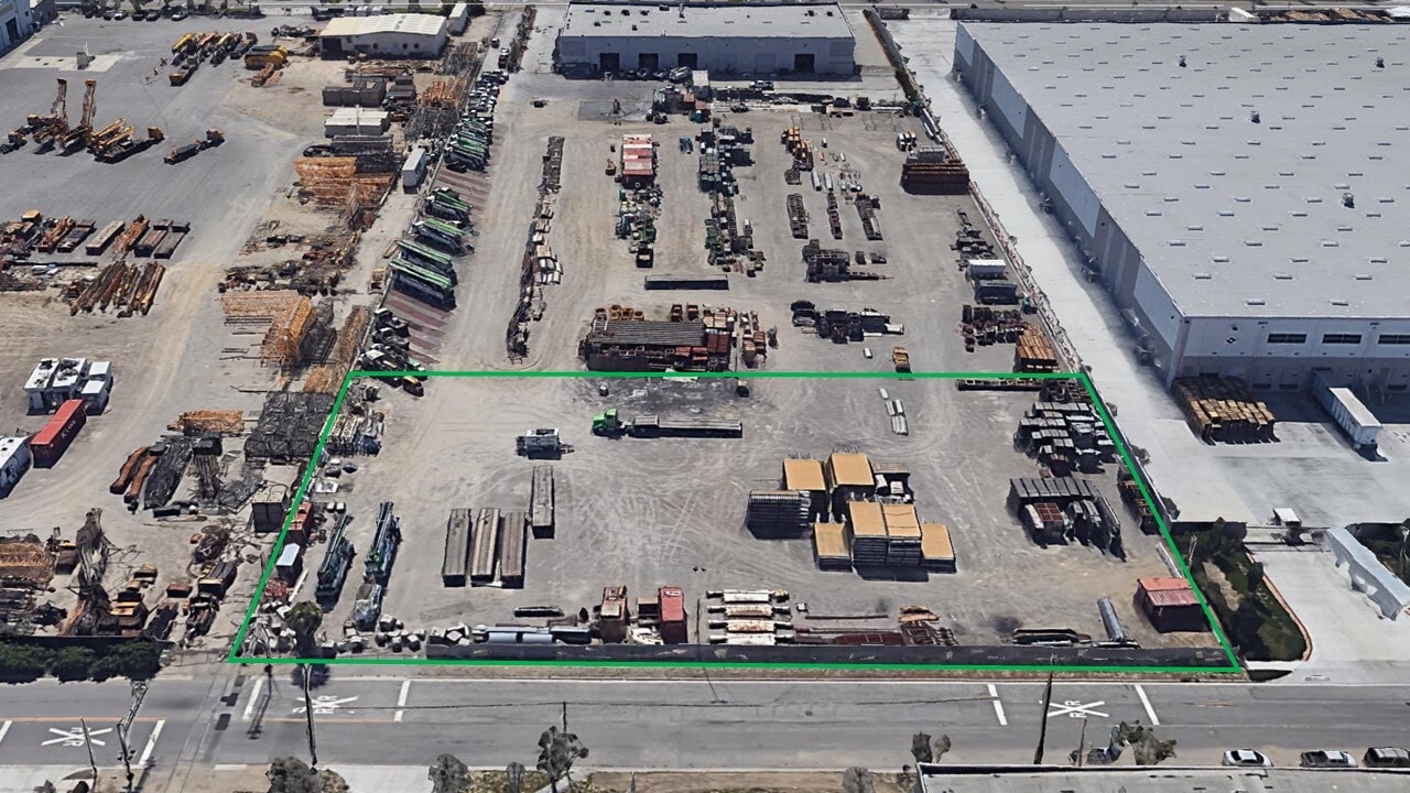 13052 Dahlia St, Fontana, CA for lease Primary Photo- Image 1 of 3