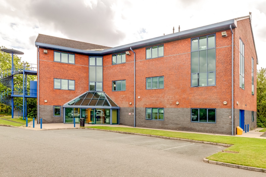 1 Pavilion Sq, Bolton à louer - Photo du bâtiment - Image 1 de 7