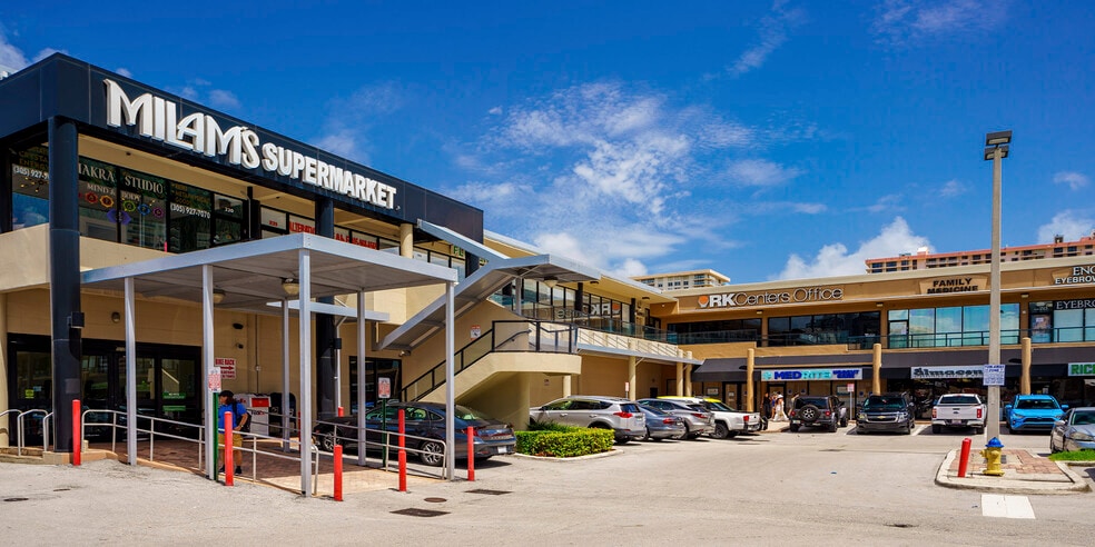 17000-17098 Collins Ave, Sunny Isles Beach, FL à louer - Photo du bâtiment - Image 1 de 6