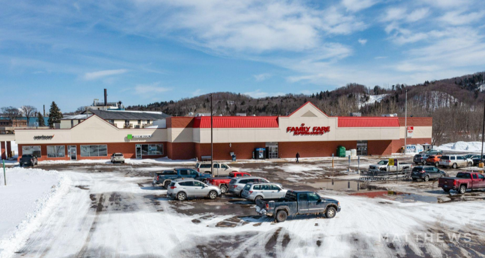 425 E State Highway M28, Munising, MI à vendre - Photo du bâtiment - Image 1 de 1