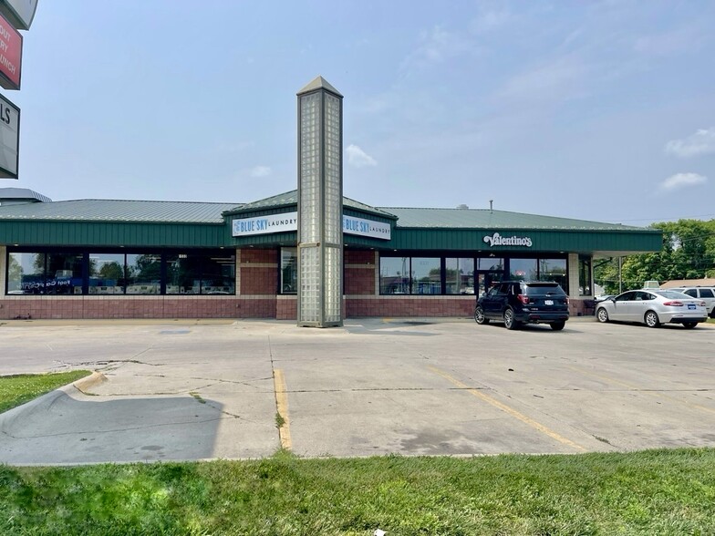 1533 N Bell St, Fremont, NE for lease - Building Photo - Image 1 of 4