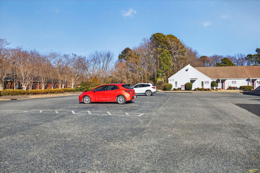 2216 Executive Dr, Hampton, VA for sale - Building Photo - Image 3 of 19