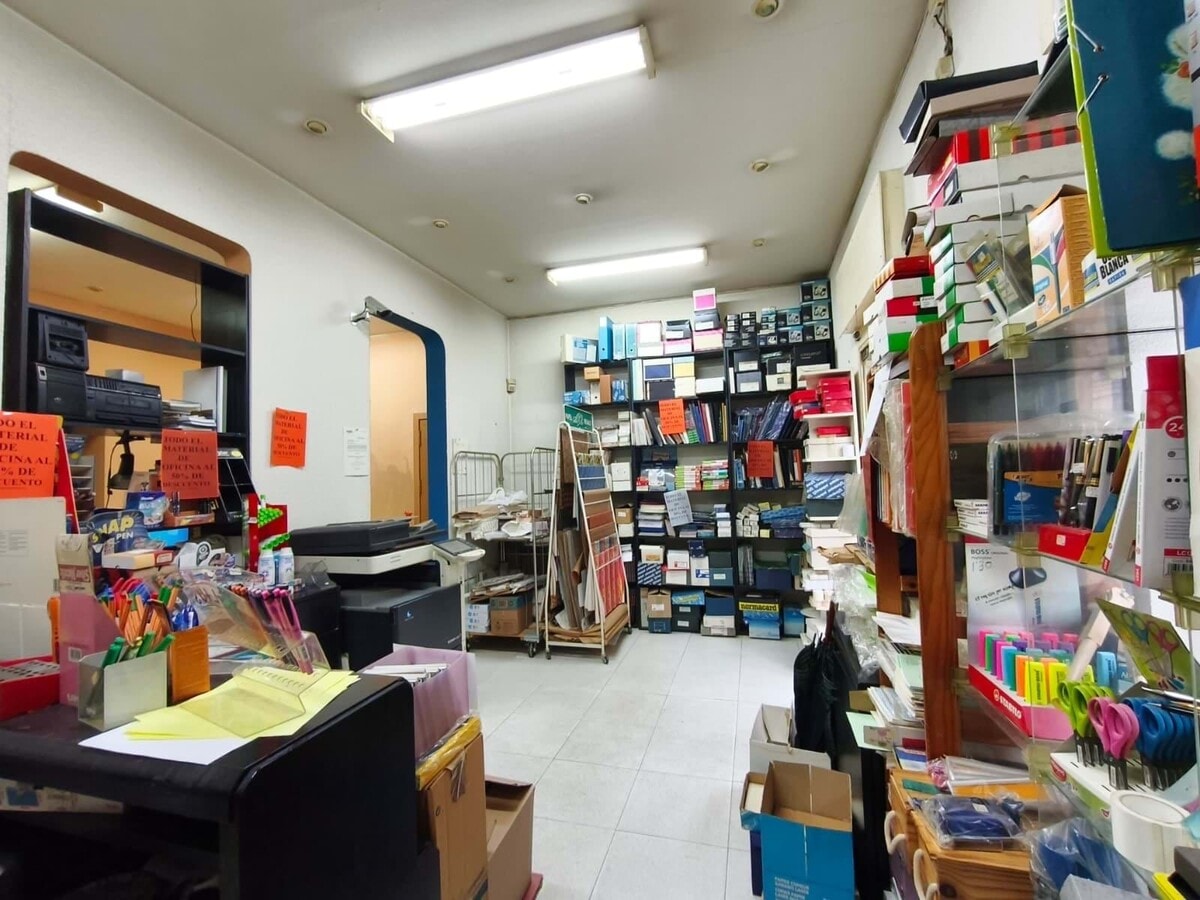 Madrid, MAD 28028 - Unit Puerta Izquierda - - Interior Photo - Image 2 of 15
