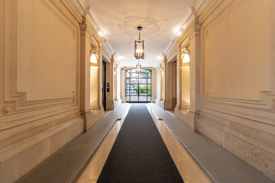 51 Avenue Montaigne, Paris for lease - Building Photo - Image 2 of 4