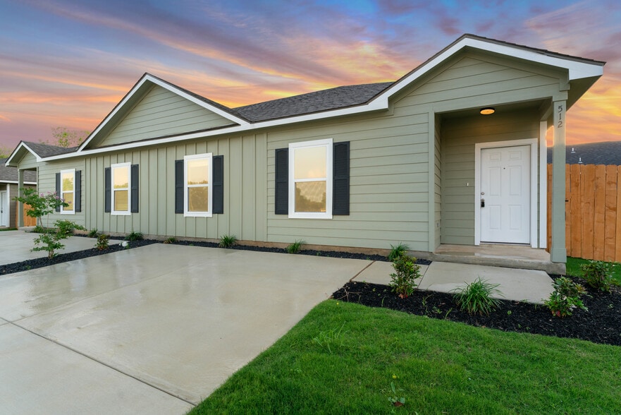 610-612 Hudson st, Seguin, TX for sale - Primary Photo - Image 1 of 1