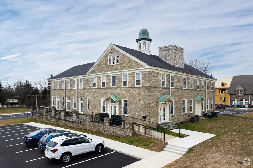 601 New Britain Rd, Doylestown, PA for lease - Primary Photo - Image 1 of 6