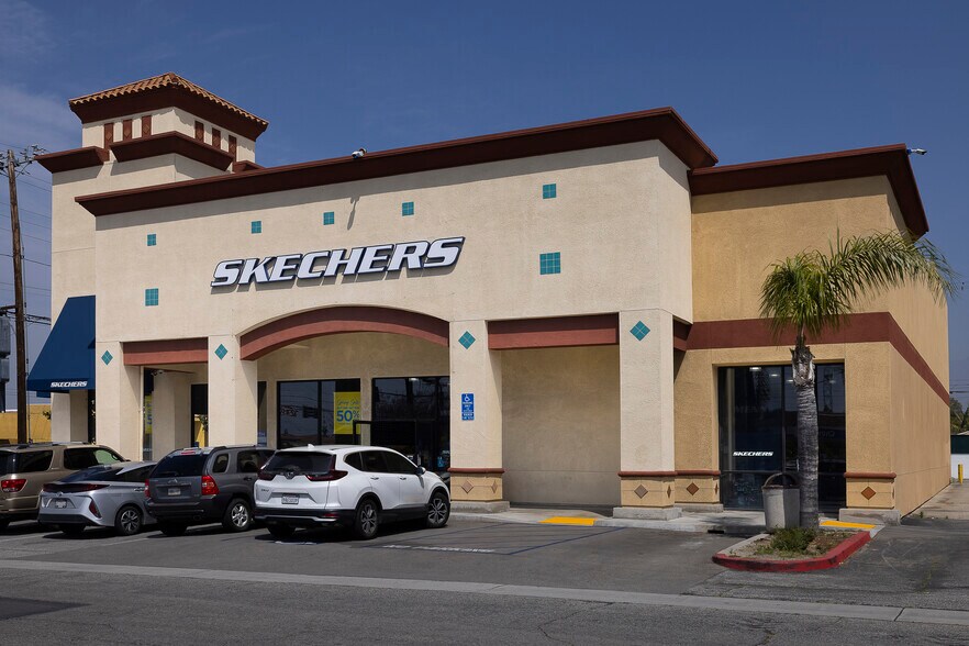 422 S Azusa Ave, Azusa, CA for lease - Building Photo - Image 2 of 30