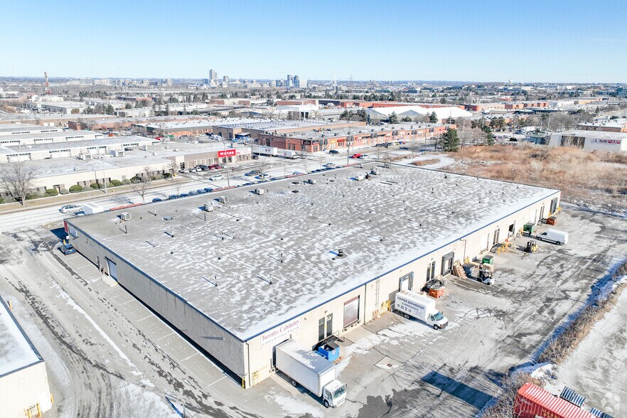 615 Denison St, Markham, ON à vendre - Photo du bâtiment - Image 1 de 1