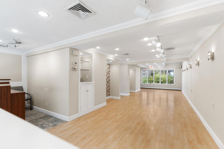 231 Bedford St, Lexington, MA à vendre - Photo du bâtiment - Image 3 de 6