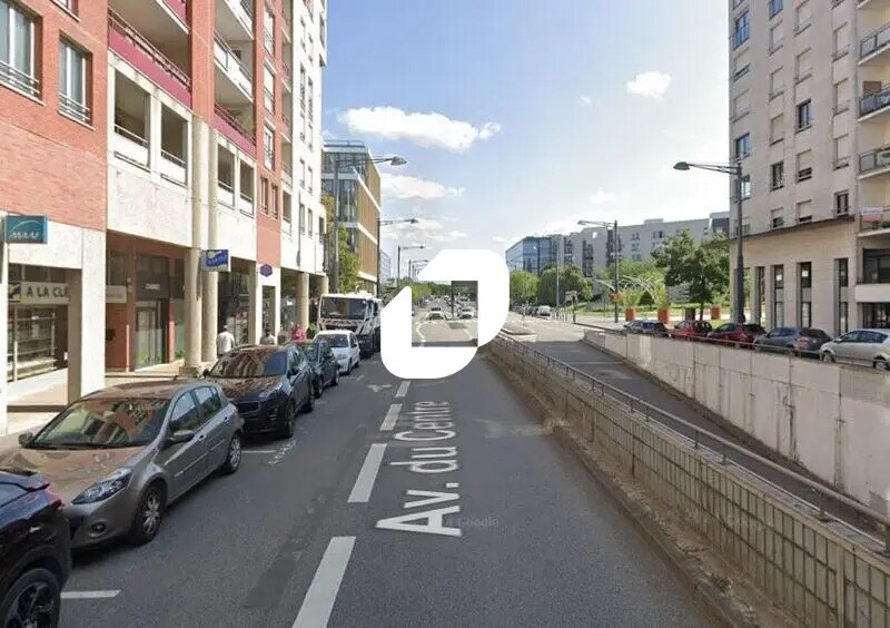 Office in Montigny-le-Bretonneux for lease Building Photo- Image 1 of 3