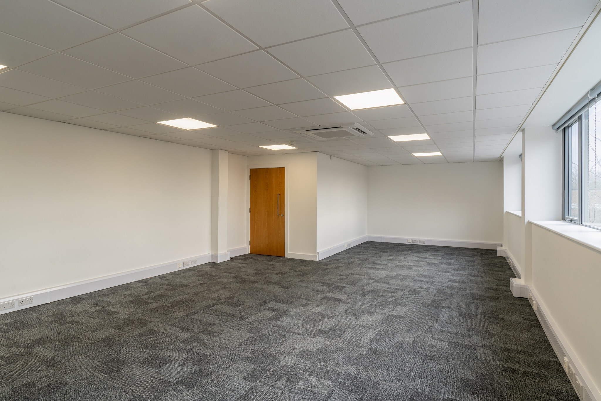 Bond Av, Milton Keynes for lease Interior Photo- Image 1 of 2
