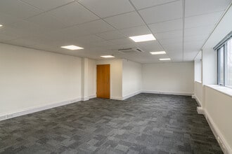 Bond Av, Milton Keynes for lease Interior Photo- Image 1 of 2