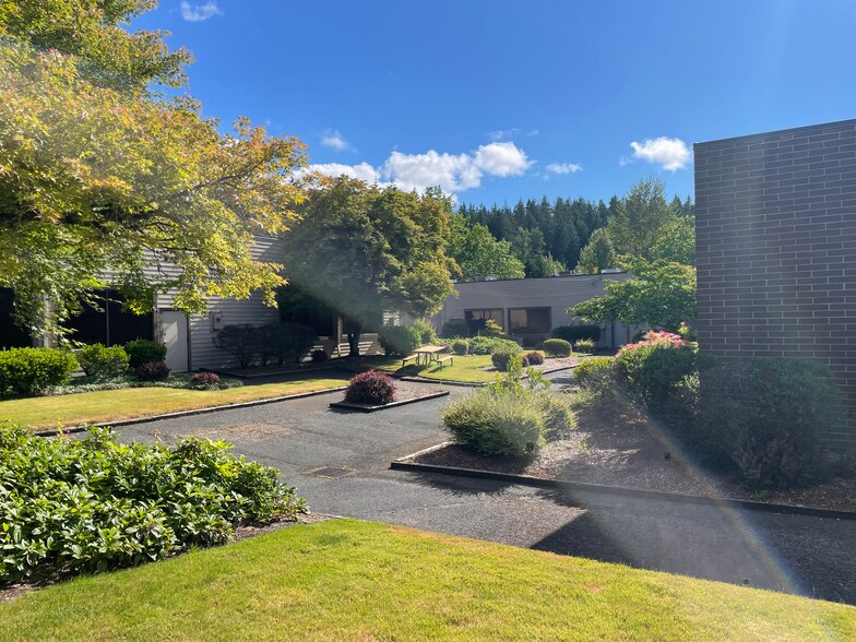 25117 SW Parkway Ave, Wilsonville, OR for sale - Building Photo - Image 3 of 10