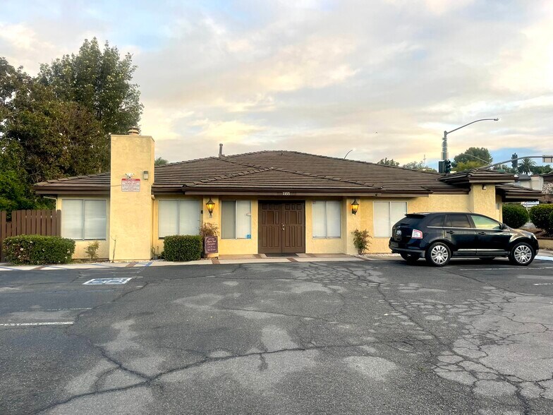 1155 E Grand Ave, Escondido, CA à vendre - Photo du bâtiment - Image 1 de 19