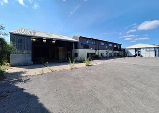 Plus de détails pour 14 Gloucester Rd, Stonehouse - Industriel à vendre