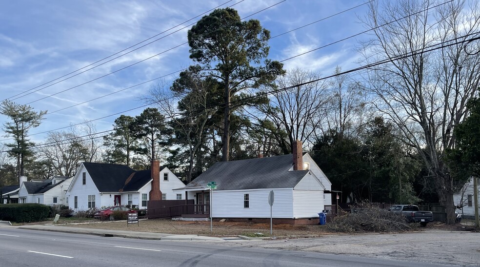 2221 Bragg Blvd, Fayetteville, NC à vendre - Photo du bâtiment - Image 1 de 1