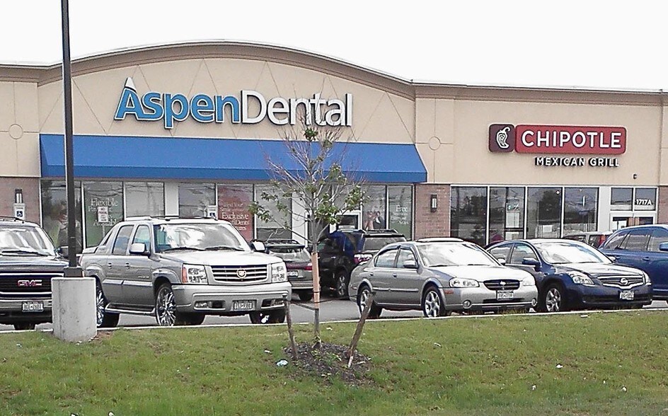 1717 Walden Ave, Cheektowaga, NY à vendre - Photo du bâtiment - Image 2 de 10