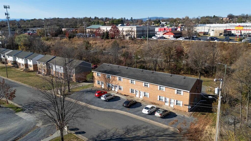 92 Dutch Mill Ct, Harrisonburg, VA à vendre - Photo du bâtiment - Image 2 de 12