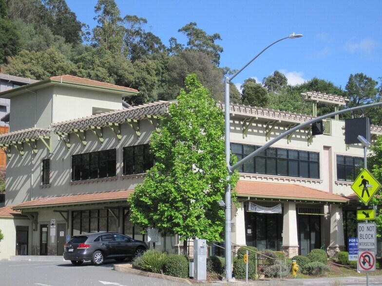 790 Sir Francis Drake Blvd, San Anselmo, CA à louer - Photo du bâtiment - Image 2 de 13