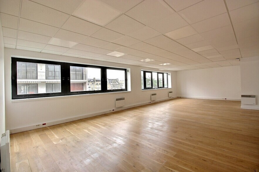 Office in Paris for lease - Interior Photo - Image 1 of 6
