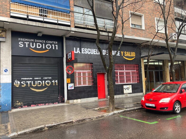 Calle de Manuel Ferrero, 5, Madrid, Madrid à louer - Photo du bâtiment - Image 1 de 2