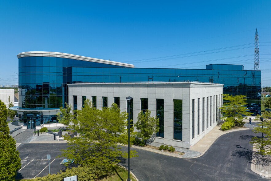 6 Ronrose Dr, Vaughan, ON à louer - Photo du bâtiment - Image 2 de 5