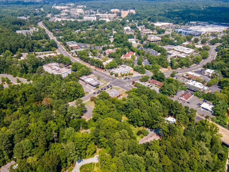 100 Meadowbrook Dr, Chapel Hill, NC à vendre - Photo principale - Image 2 de 19