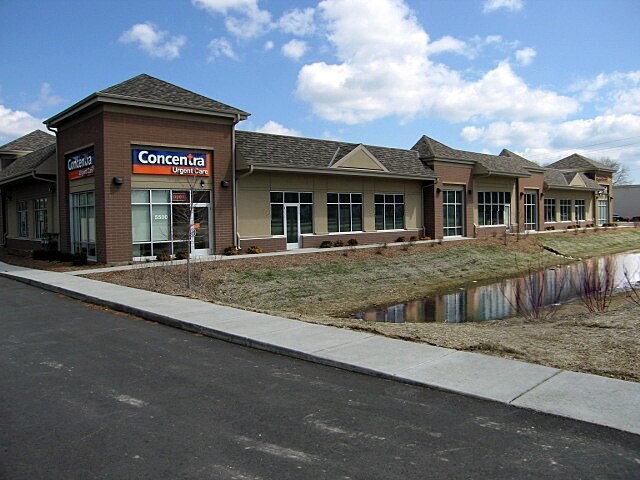 5506-5530 W Brown Deer Rd, Brown Deer, WI à louer Photo du bâtiment- Image 1 de 2