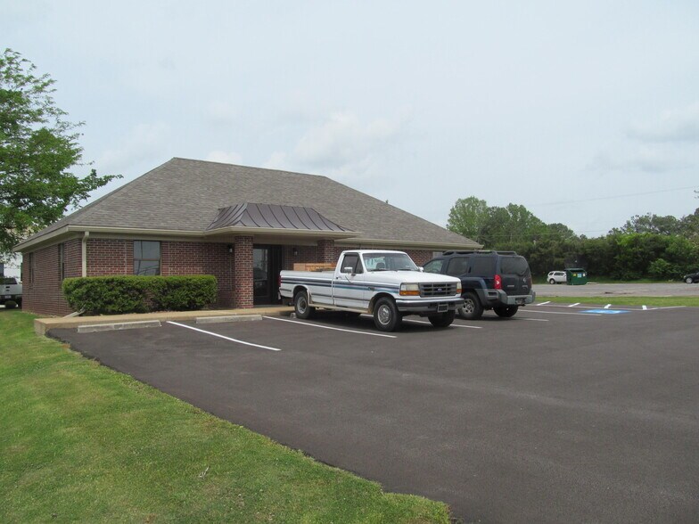 212 Goodman Rd E, Southaven, MS à louer - Photo principale - Image 1 de 9