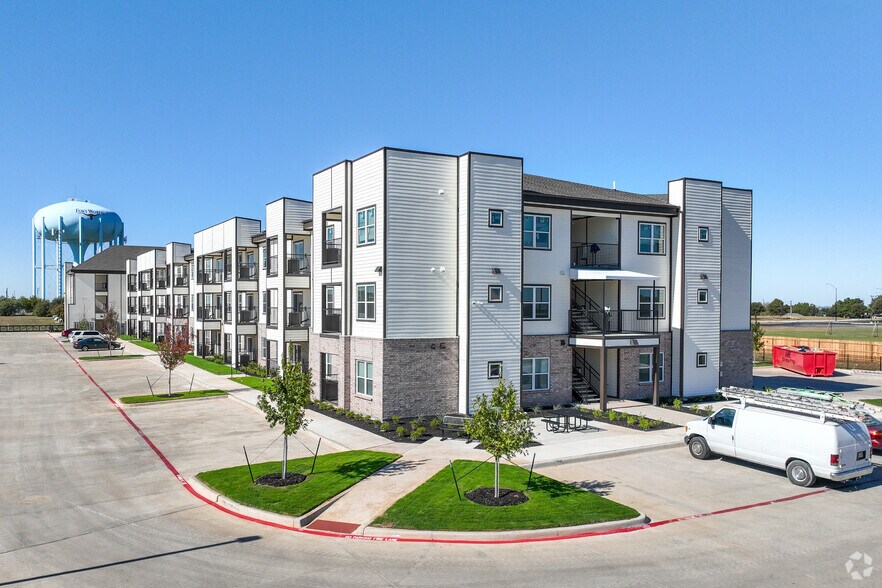 7149 Trail Lake Dr, Fort Worth, TX à vendre - Photo du bâtiment - Image 3 de 24