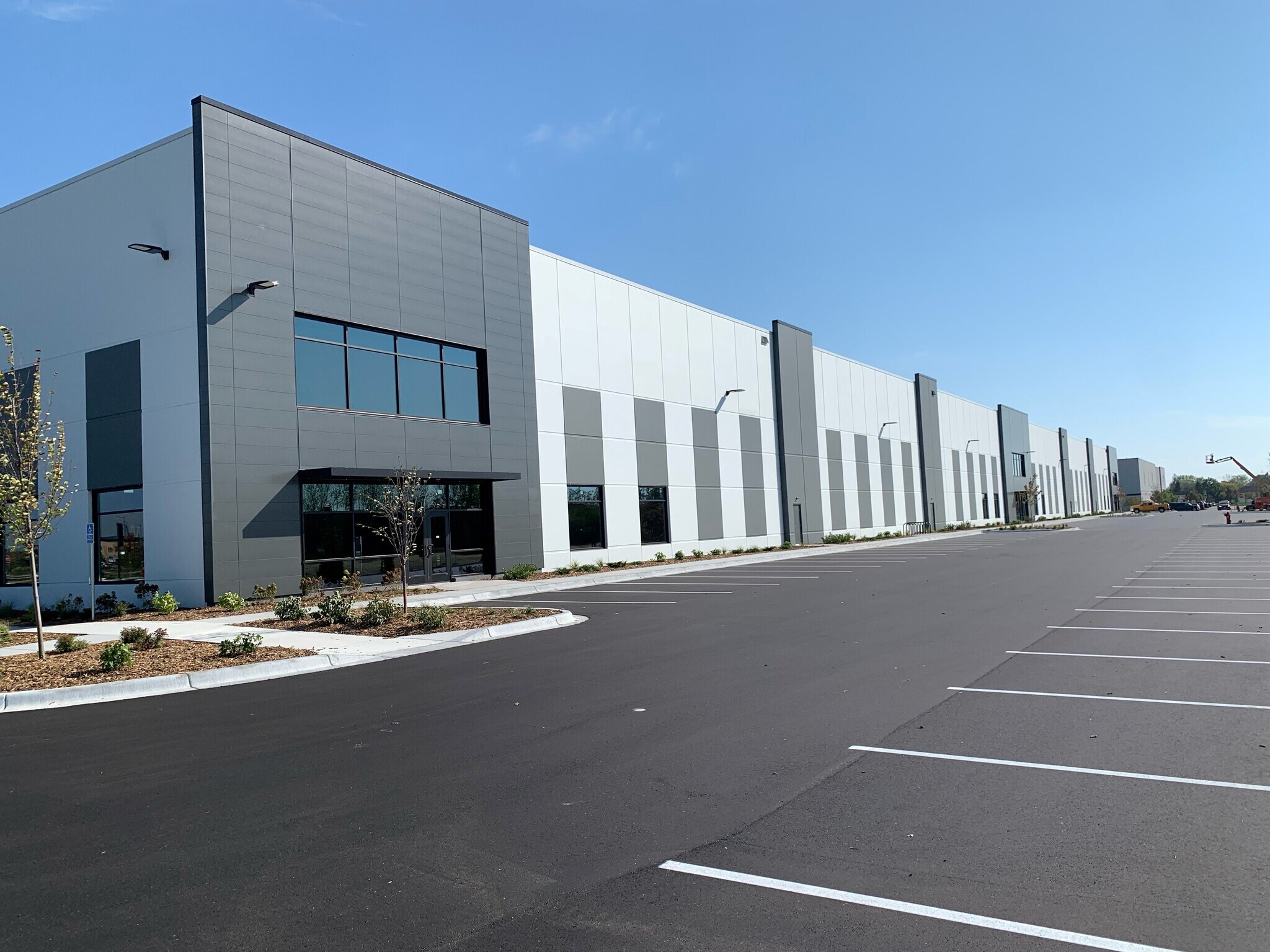 6601 94th Ave N, Brooklyn Park, MN à louer Photo du bâtiment- Image 1 de 3