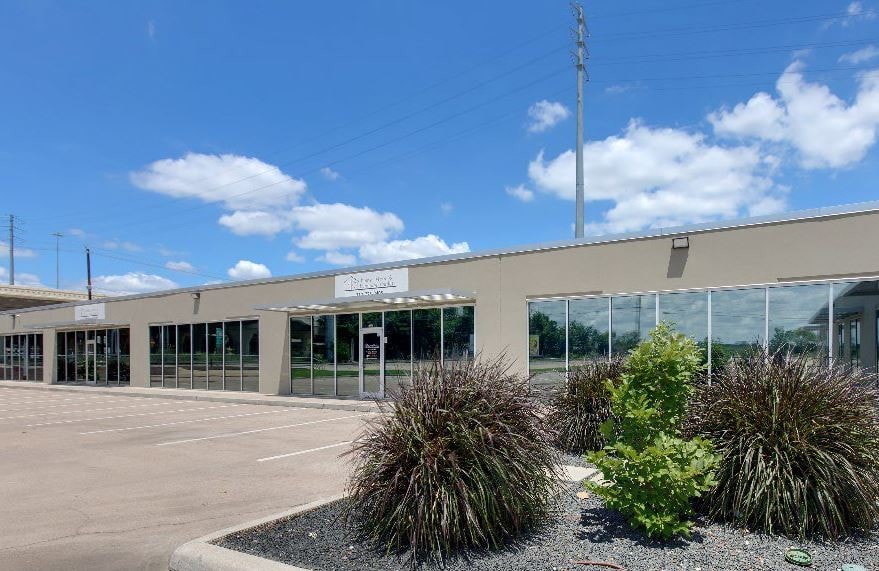 9000 Hempstead Rd, Houston, TX à louer - Photo du bâtiment - Image 3 de 25