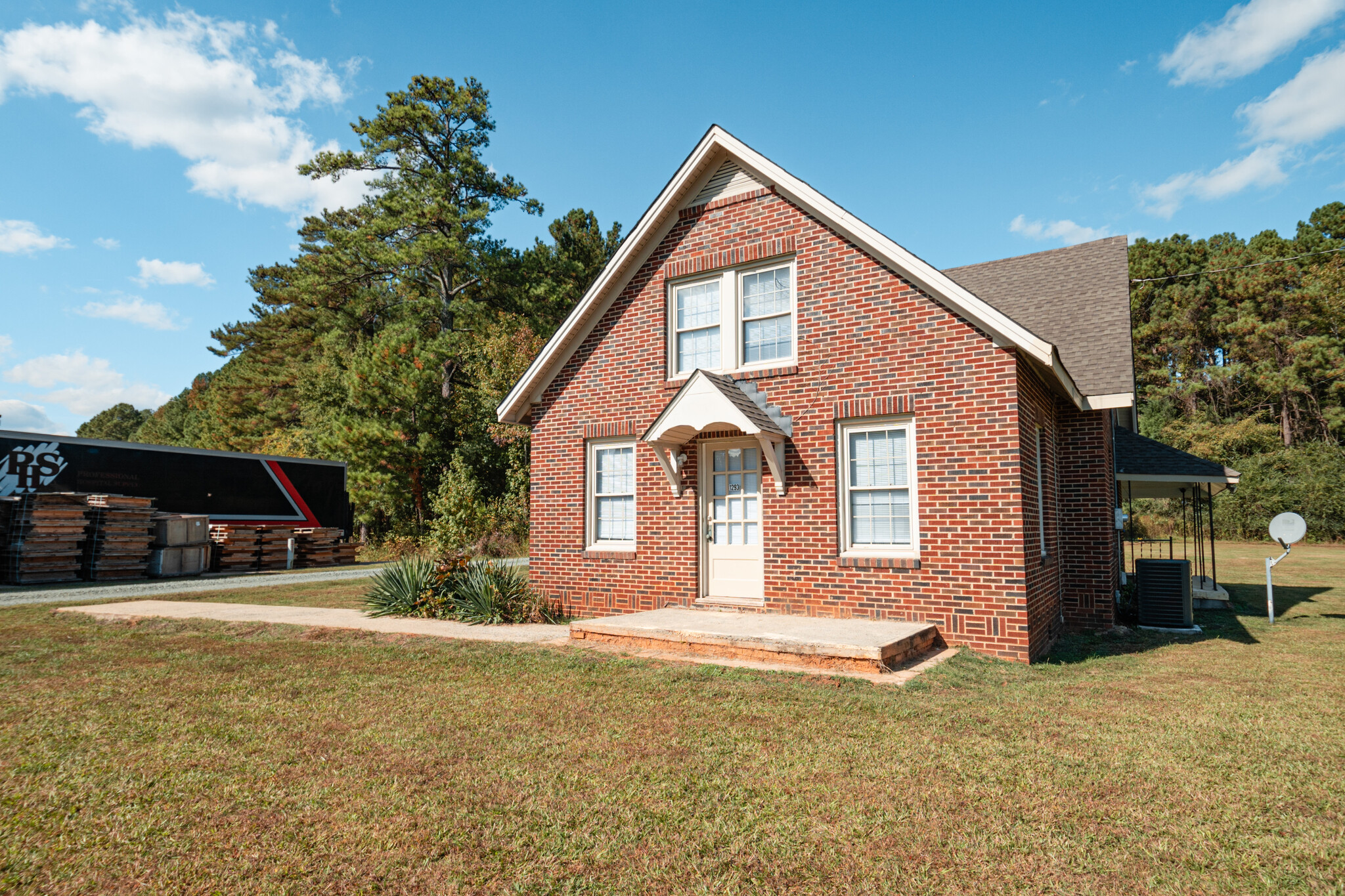 1293 Thompson St, Pittsboro, NC for lease Building Photo- Image 1 of 8